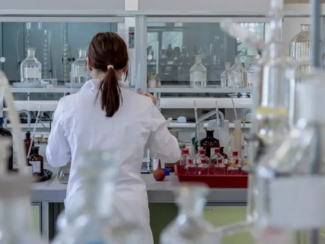 Famous Women in STEM: 12 Trailblazers Who Changed Science, Tech & Engineering
